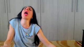 Catty190 squirting upside down