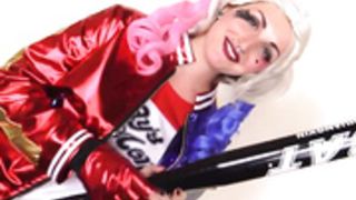 Harley Quinn Cosplayers Perfectly use their Pantyhose