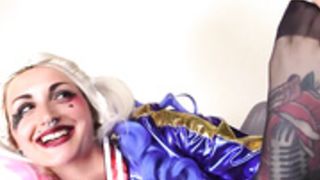 Harley Quinn Cosplayers Perfectly use their Pantyhose