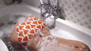 Deeeelicious - Bath Tease