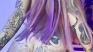 Nefka Blonde baila