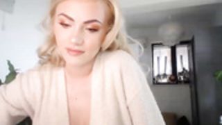 VivianisHere 210419