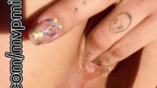 MIKAELAMVP01 MASTURBANDOSE BIEN RICO Y BIEN MOJADITA