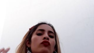 Pau rojas cupando un pene de goma