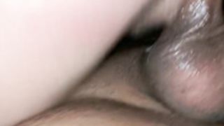 Jovencita montando pija