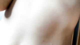 yesonee 200413 examining her vagine in detail, hot