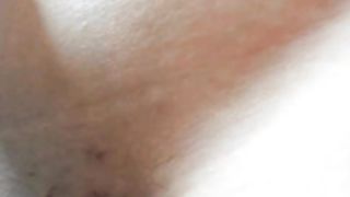 yesonee 200413 examining her vagine in detail, hot