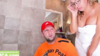Realtoxxxmaria masturbating behind plumber