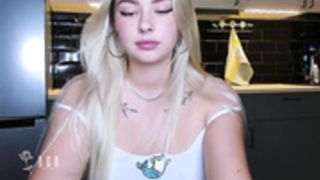 8a8y sits, nothing happens, 21k people watches