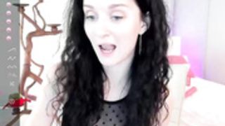 eliz_love nonude dancing in hot outfit