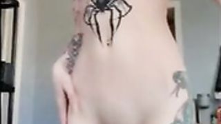 Only Fans girl giving us a peak