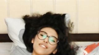 MayaDee - is she now using a dildo ?