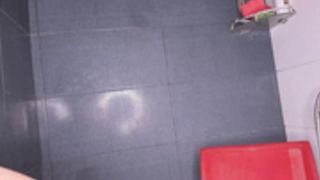 Nicolecoxx gets naughty in the shower