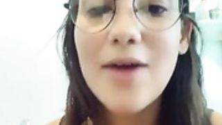 CamGirl Twerks and strip