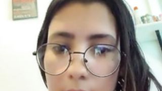 CamGirl Twerks and strip