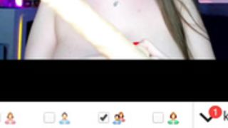 Knee_ling loves to play with her dildo