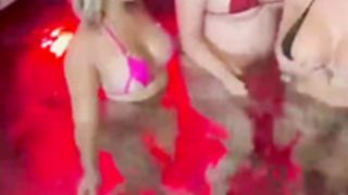 Toochi kash harem in pool