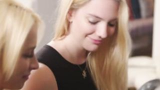 Lesbianas Kenna James and Lola