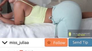 Miss_Julia twerk while sucking