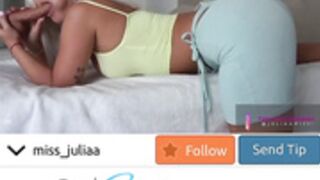 Miss_Julia twerk while sucking