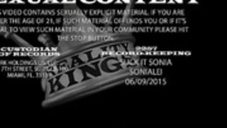 Lesbianas Kenna and Riley