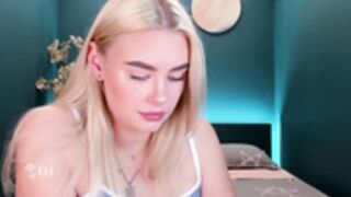 8a8y w/ Insta perks. Stupid dancing & Feat. her mom (!)