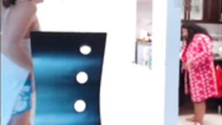 Compilation Valery se masturbe dans le dos de sa mere