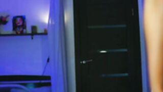 _ariana_grande__, plump_bums topples, no sound