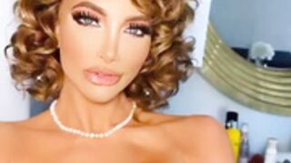 Nicolette Shea Beautiful Tease HOT