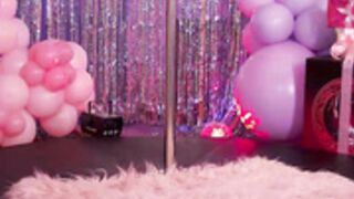 kittycaitlin lot of poledance and flashes <3