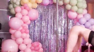 kittycaitlin lot of poledance and flashes <3