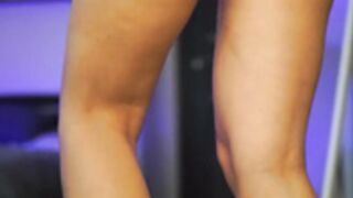 plump_bums new girl squats naked