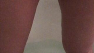 Aaliyah Love Shower Pee