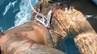 Brittanya razavi Fucking her pussy underwater OnlyFans