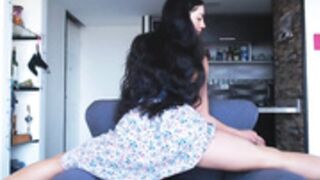 Iamclarisa_s - Splits on couch