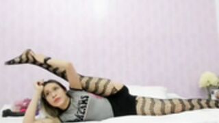 Anguiesweet- Colombian gymnast with braces