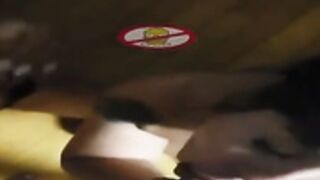 Tirando la goma con ayuda