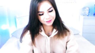 blake_si cute baby in her cold room but will get naked