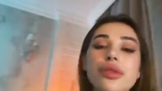 Ali_Mar_girls kissing