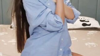 ellamilano BG show with cum on ass