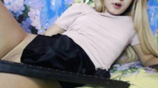 littlewetgirl shows her body