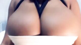 Queen Diamond huge tits pop out