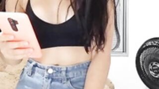 Latina gostosa sensualizando na live