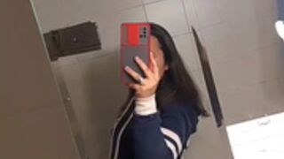 Yenni mostrando el culo