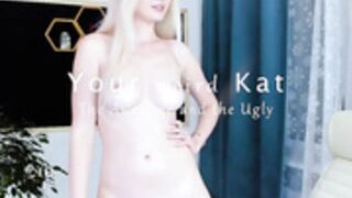 Your_kat removes her magical wig right on her stream