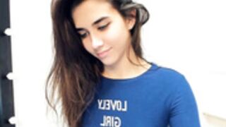 Mary_Dall flashing tits