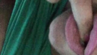 Victoria lomba in the car