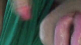 Victoria lomba in the car