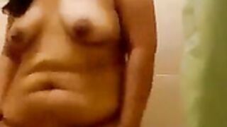Mexicana en la ducha, mexican girl taking a shower