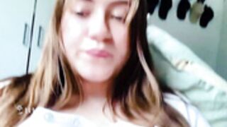 strawberryjamx I can'r find her pretty in this cove pic